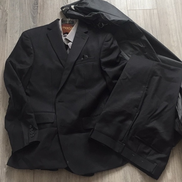 Bar III Men’s Suit